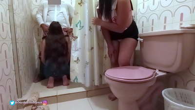 Mukoti anowana chiremba achifukidzira murwere muimba yekugezera yechipatara / CHIKAMU 1 / NicoleLondrawer / Chiquicandy